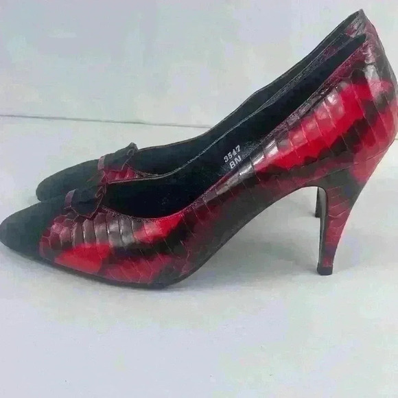 Vintage J. Renee Red/Black Snakeskin Print High Heels Size 8 Narrow - Picture 1 of 9